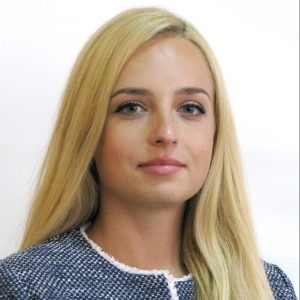Попова Ірина